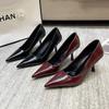 Женские туфли на высоком каблуке 2025 Весна Новый стиль Французская роскошь Мелкий вырез Одинарные туфли Модные остроносые Шпилька Высокий каблук