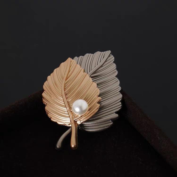 Leaves Simulated Pearl Leaf Maple Women Brooch Pin Brooches Jewelry Accessories AVE