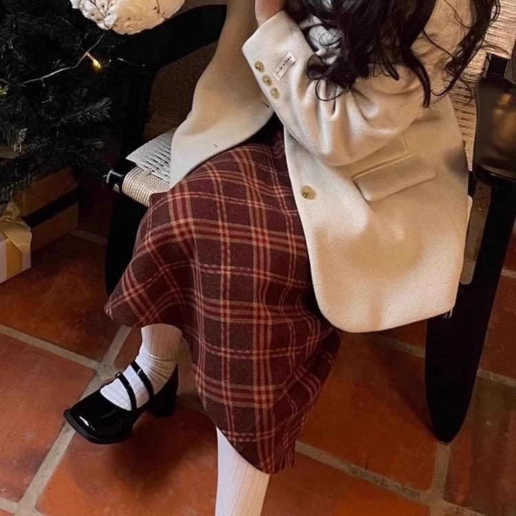 Women's Red Plaid Woolen Skirt - Slim-Fit, Hip-Hugging, Mid-Length, Slit Design for Pear-Shaped and Plus-Size Figures.