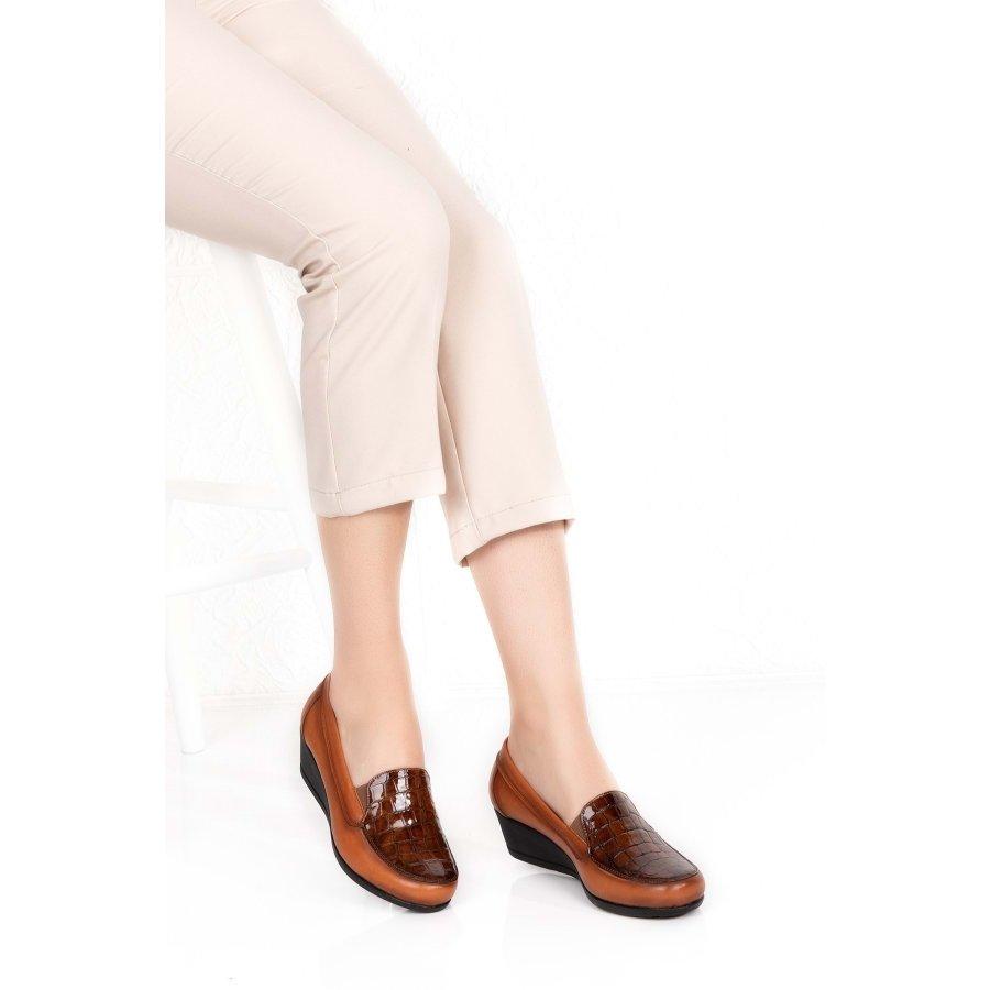 Женские повседневные туфли на танкетке из натуральной кожи на каблуке