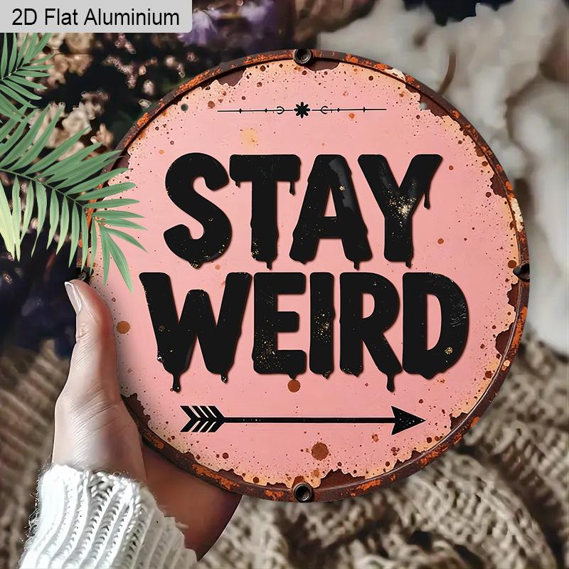 2D Flat Stay Weird Round Metal Sign, Vintage Pink Aluminum Wall Decor with Jute Rope, Rustic Distressed Art Hanging Plaque for Bedroom, Living Room