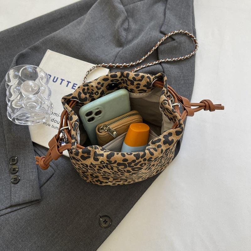 Женская сумка с леопардовым принтом 2025, портативная корейская версия, сумка-ведро, женская сумка для хранения, женская сумка через плечо