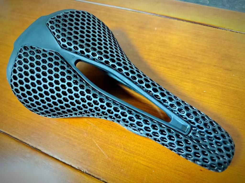 3D-печатное гелевое велосипедное седло Comfort из углеродного волокна Ультралегкое Водонепроницаемое Дышащее для шоссейных велосипедов
