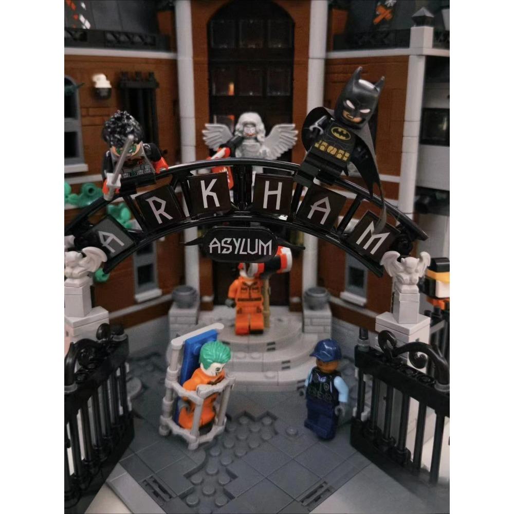 2025 NEW 76300 Arkham Asylum building model, suitable as a birthday gift, collection item or decorative piece for adults.