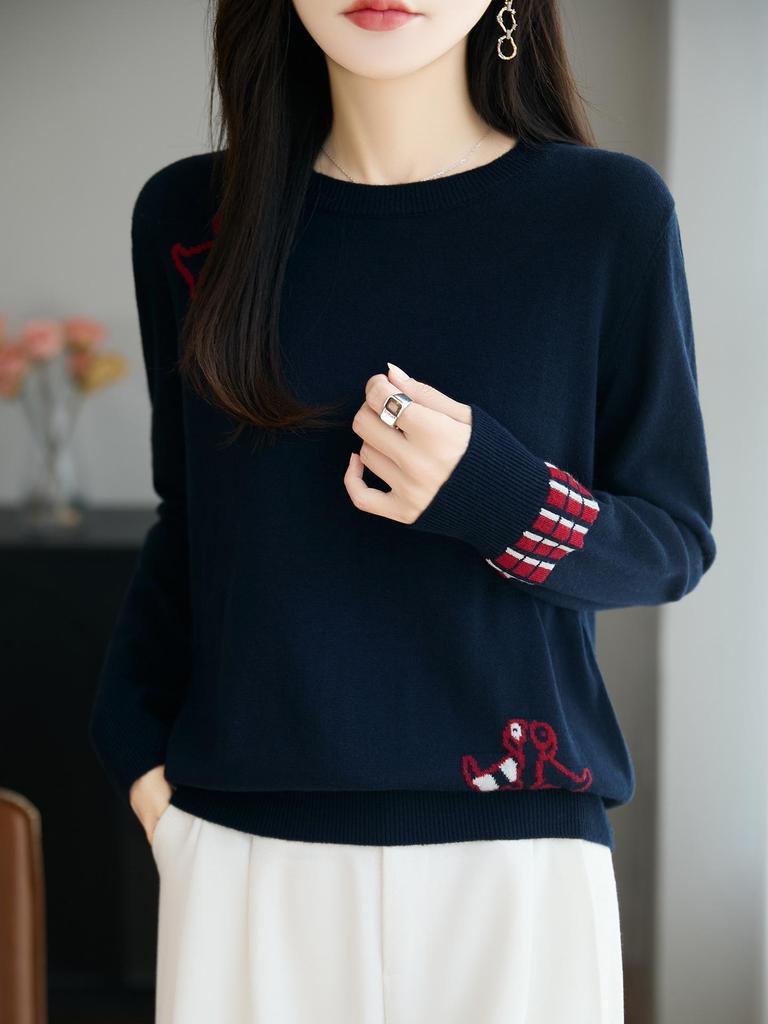 Женский осенний пуловер-свитер тонкой вязки с длинными рукавами, круглым вырезом и вязаным крючком щенком