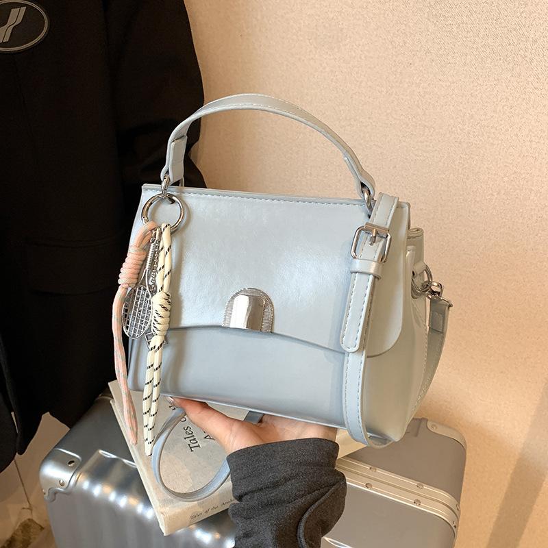 Женская сумка премиум-класса с текстурой, новая модная универсальная сумка-мессенджер 2025, популярная весенне-летняя портативная маленькая квадратная сумка