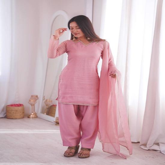 Шикарный светло-розовый шелковыйセット Kurti из органзы с шароварами-тюльпанами и дупаттой