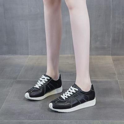 Кроссовки осень новые на толстой подошве ретро увеличивающие рост на мягкой подошве студенческие женские универсальные повседневные кеды