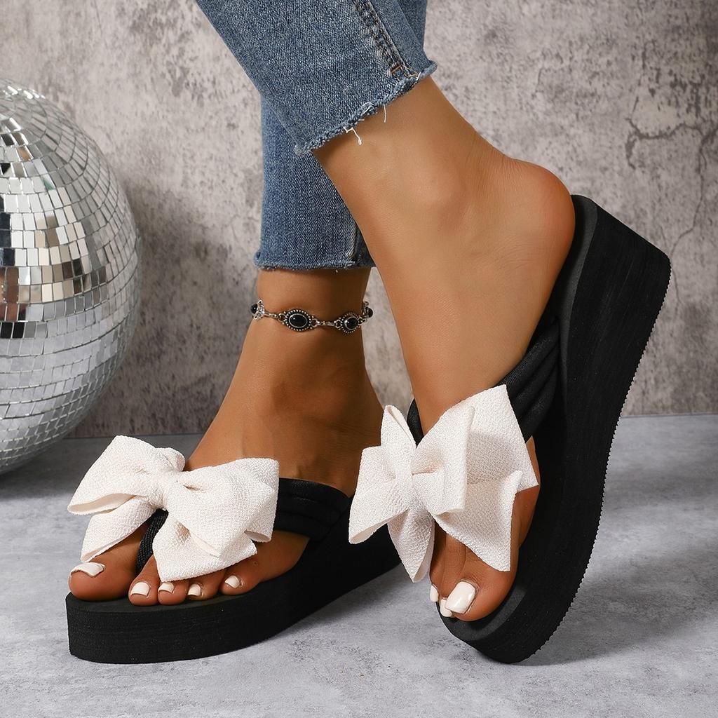 Модные женские шлепанцы на платформе с цветком, повседневные шлепанцы с перемычкой для пальца, летняя новинка 2025, трендовые дизайнерские уютные женские сандалии