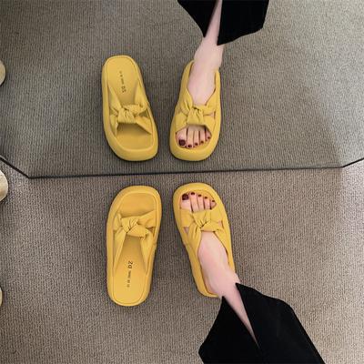 Крутые шлепанцы на толстой подошве в одно слово для женской летней носки, новые повседневные на толстой подошве для побережья с юбками, пляжные шлепанцы