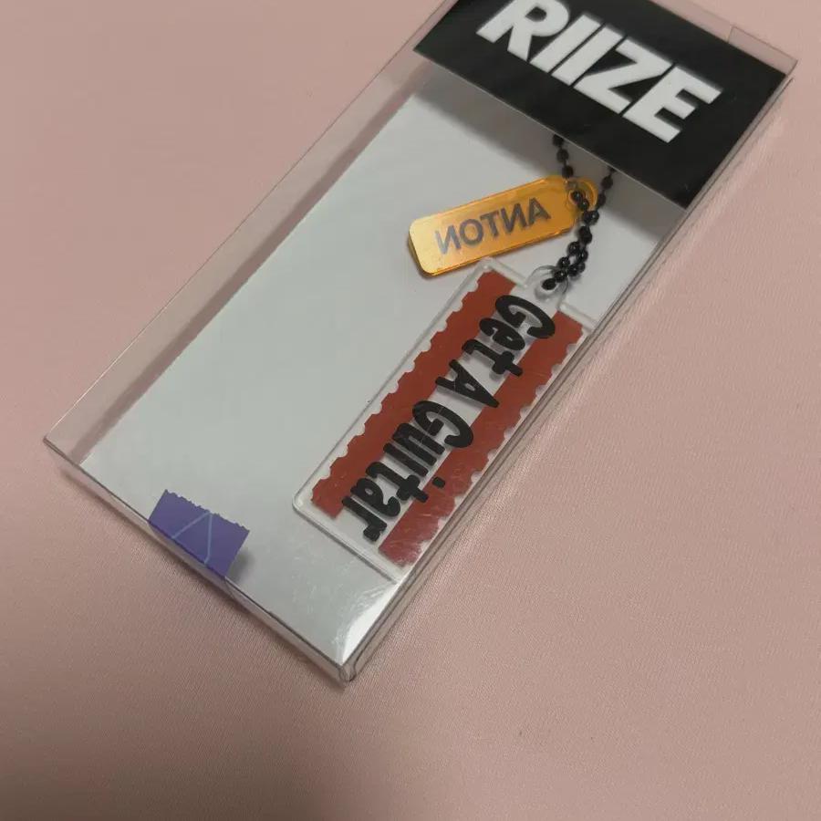 RIIZE Чанён Получи Брелок Гитару