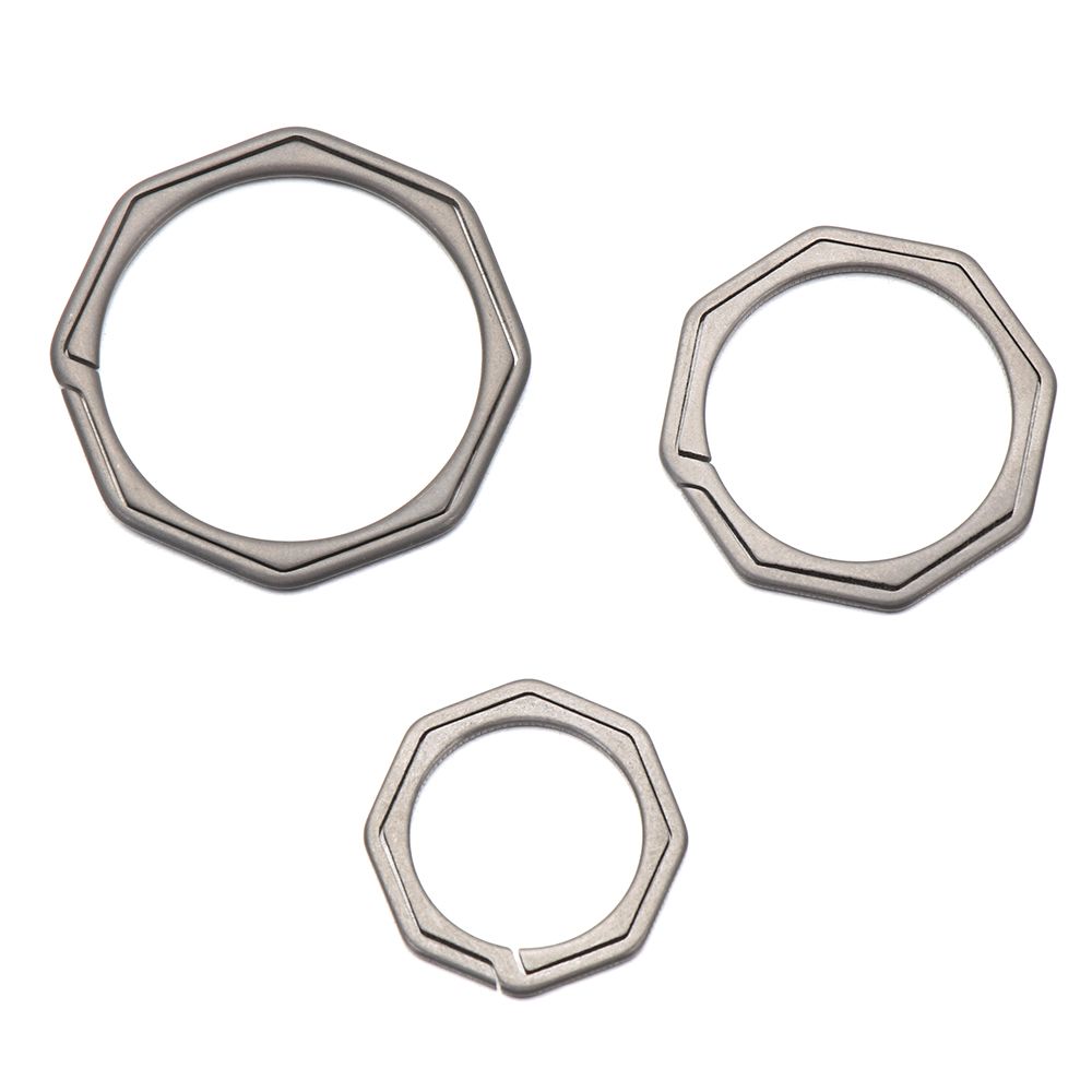 Lightweight Titanium Alloy Male Creativity Gift Man Car Keychain Keychains Buckle Pendant Key Rings