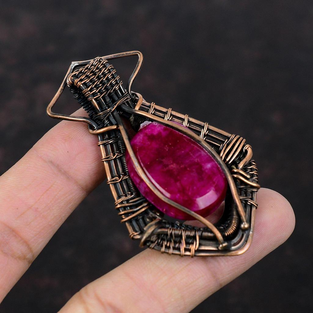 Кулон с ограненным кашмирским рубином, обернутый медной проволокой, кулон ручной работы из меди, элегантный кулон, обернутый проволокой, драгоценный камень, кулон для подарка