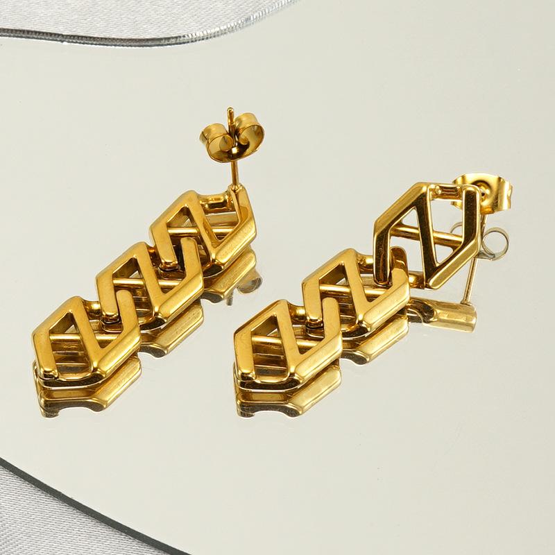 New stainless steel ear pin style, titanium steel chain-link earrings, exuding a sophisticated and stylish European and American design, perfect for