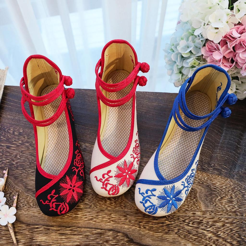 Low Heels, Single Shoes, Blue and White Porcelain Shallow Mouth Beef Tendon Sole Embroidered Cloth Women's Shoes, Mother Shoes Dance
