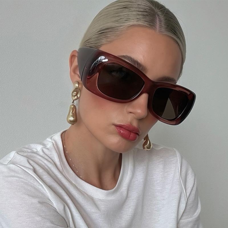 1pc Stylish oversized sunglasses—versatile, retro-hip-hop style shades with distinctive sun protection.
