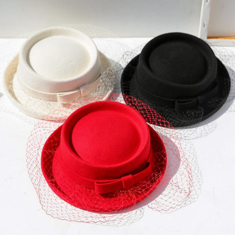 Новая изысканная и элегантная легкая роскошная шерстяная шляпа 2021 года, банкетный цилиндр, шляпа-тазик, модная марлевая шляпа с кружевным бантом и темно-синей шапкой