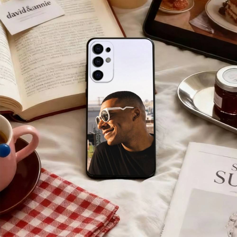 Чехол для телефона Samsung S25, S24, S21, S22, S23, S30, Ultra, S20, Plus, Fe с изображением Килиана Мбаппе, мягкий черный.