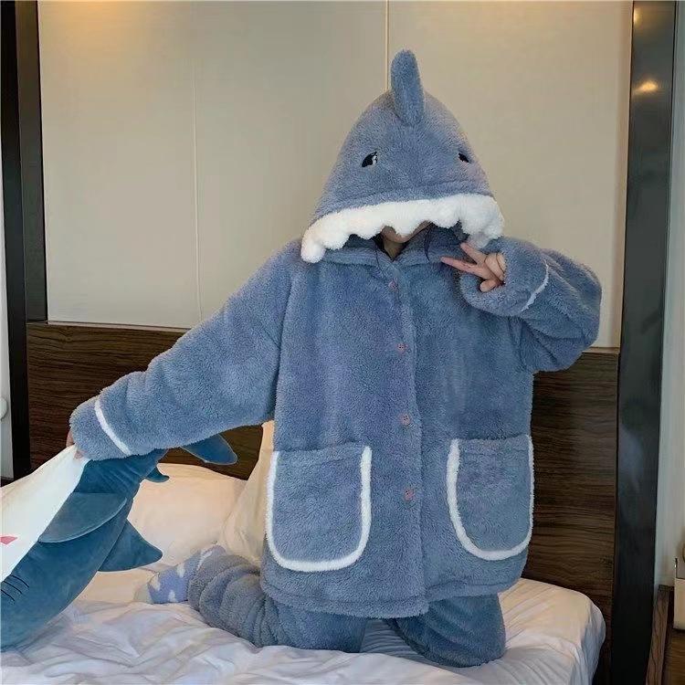 Женская милая пижама с капюшоном в виде акулы: Утолщенный коралловый флис для тепла, идеально подходит для зимнего отдыха и ношения на улице.