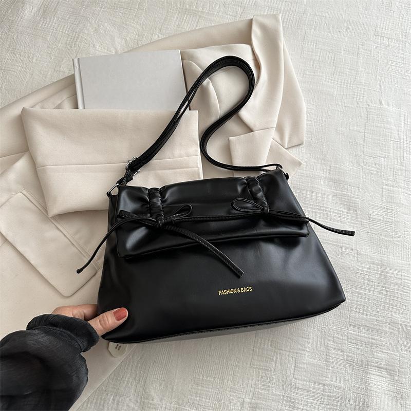 Повседневная мягкая сумка большой вместимости для женщин, новая модная и универсальная сумка через плечо, модная сумка для поездок на одно плечо подмышкой