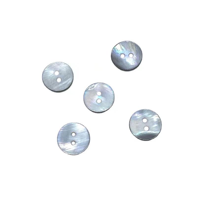 Серые пуговицы Shell: Тонкий край с четырьмя отверстиями для рубашек и свитеров