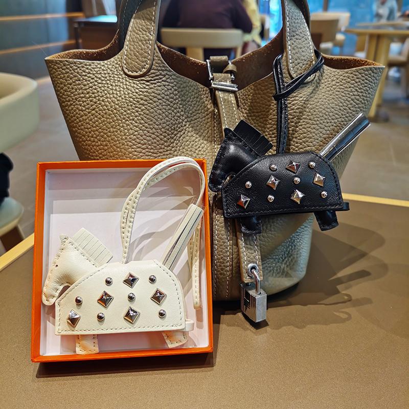 Подвеска Пони из Мягкой Кожи, Подвеска для Автомобиля, Подвеска для Ключей, Кожаный Шарм для Сумки Ручной Работы с Новыми Клепками, Кожаный Шарм для Сумки