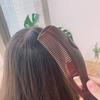 Расческа от перхоти Самоочищающаяся полая зубная щетка для массажа кожи головы Частицы жира для удаления грязи Уменьшение зуда Расческа для ухода за кожей головы с ручкой для соскабливания кожи