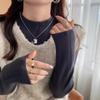 Зеленый облегающий вязаный топ-свитер с воротником-стойкой для женщин - Коллекция Осень/Зима 2026.