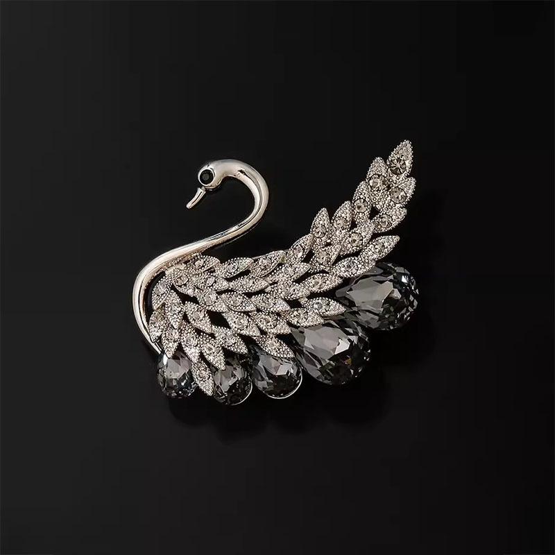 Light Luxury Retro Swan Brooch, High-end Women's Exquisite and Luxurious Animal Brooch, Elegant and Versatile Suit Pin