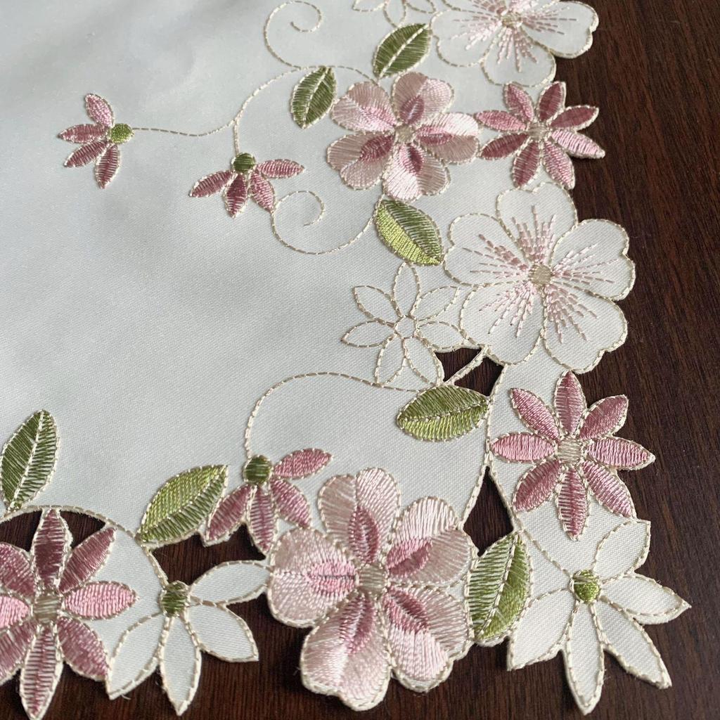 Polyester Floral Embroidery Table Mat - Western Style, Insulated & Hollow Design