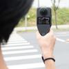 Эргономичный ручной держатель для камеры для 360-градусных панорамных устройств. Безинструментальная защелкивающаяся конструкция. Удобный захват для длительной съемки.