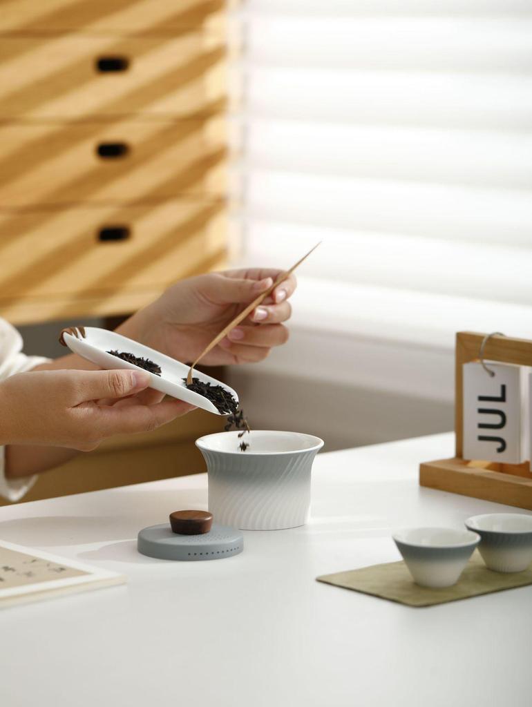 Outdoor Portable Ceramic Tea Set: One Pot, Three Cups, Gradient Grey Glaze for Travel and Business Trips