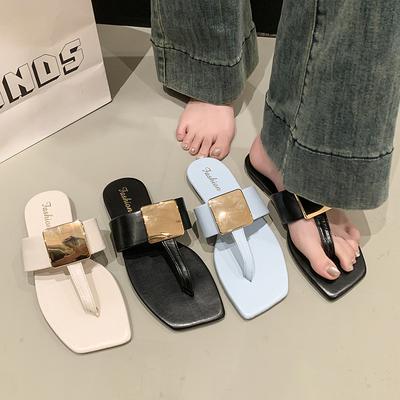 Модные золотые туфли-вьетнамки с заклепками, плоская подошва, круглый носок, неглубокий вырез, нескользящие сандалии, модные летние роскошные дизайнерские сандалии-вьетнамки, шлепанцы, женские