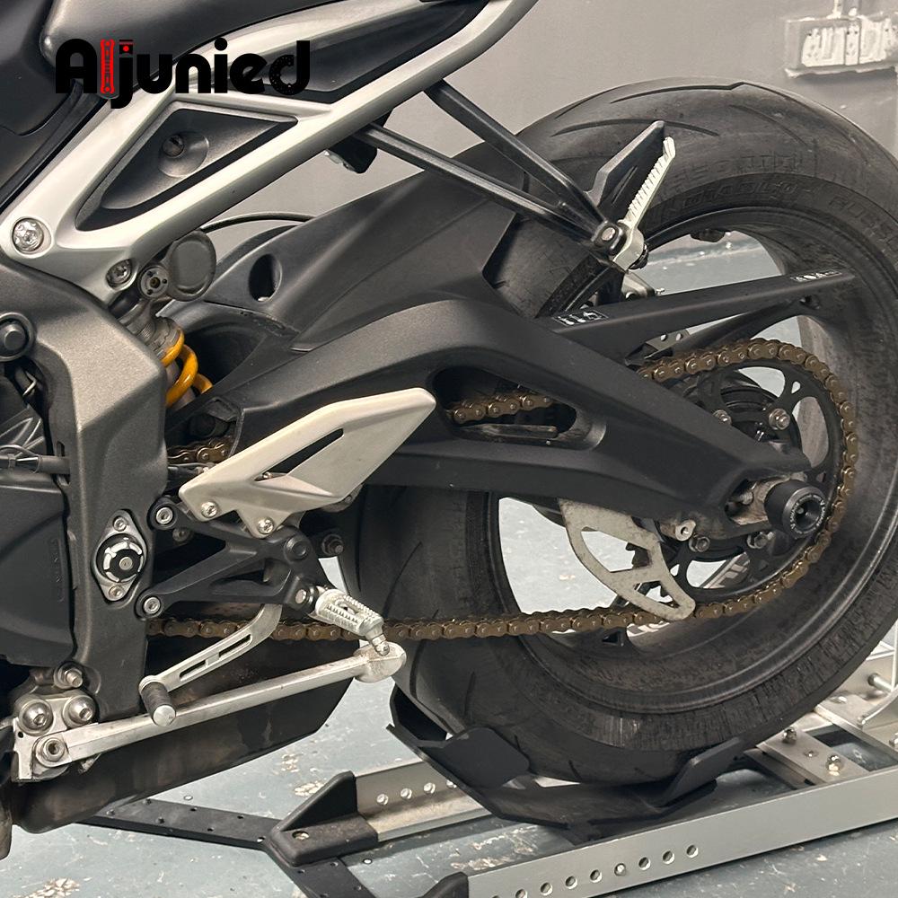 Защитные протекторы осей колес Triumph Street Triple 765 от столкновений