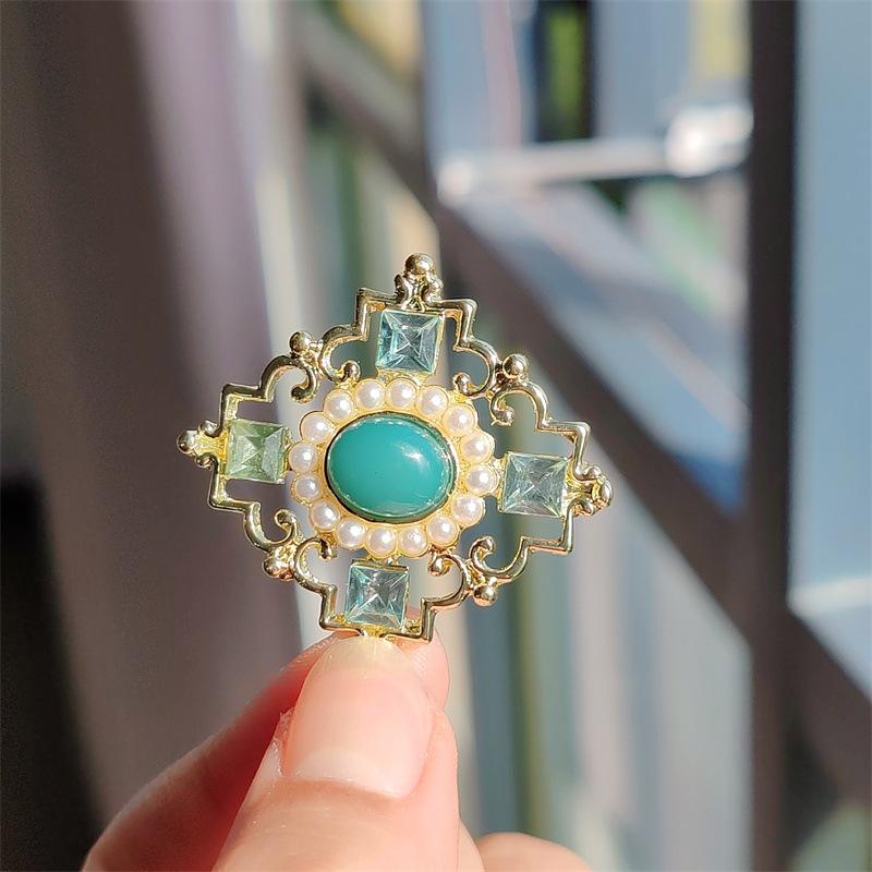 Baroque Court Pearl Green Hollow Gemstone Brooch, Retro Corsage Men's and Women's Clothing Pins