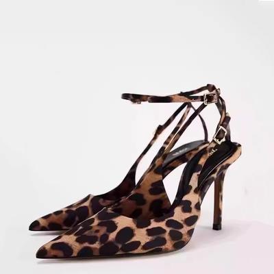2025 Новые сексуальные темпераментные сандалии на тонком каблуке с острым носком из атласа с леопардовым принтом на высоком каблуке