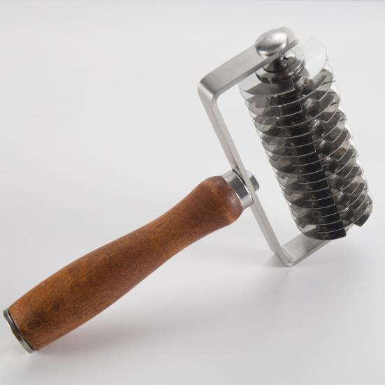 Stainless Steel Pizza Dough Lattice Roller Cutter with Wooden Handle Grid Pattern Maker for Biscuits Cookies Pies Cakes