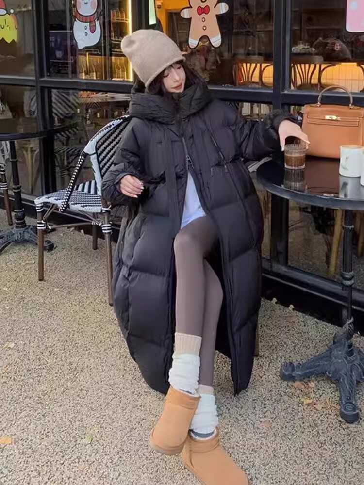 Женское темно-коричневое длинное пуховое пальто-пуховик с капюшоном