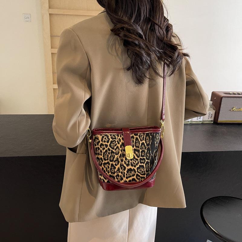 Women'S Bag Portable Bucket Bag Simple Leopard Print Fashion Shoulder Messenger Bag