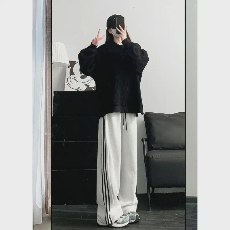 Женские широкие спортивные брюки в полоску белого и серого цвета 2024 года — повседневные спортивные брюки с тремя полосками на весну/осень