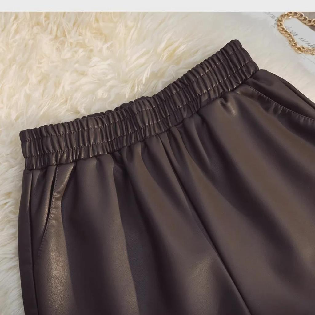 Женские шорты А-силуэта из искусственной кожи с высокой талией на осень/зиму 2023 года — облегающие, модные широкие брюки-ботфорты