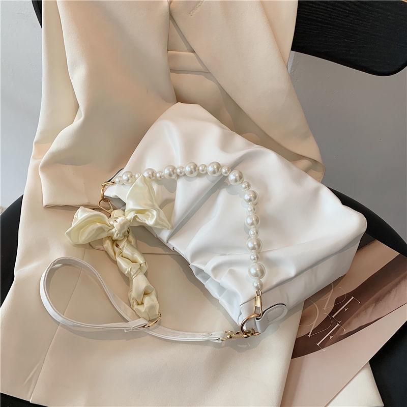 В наличии: Женская летняя сумка кроссбоди на жемчужной цепочке в корейском стиле 2024