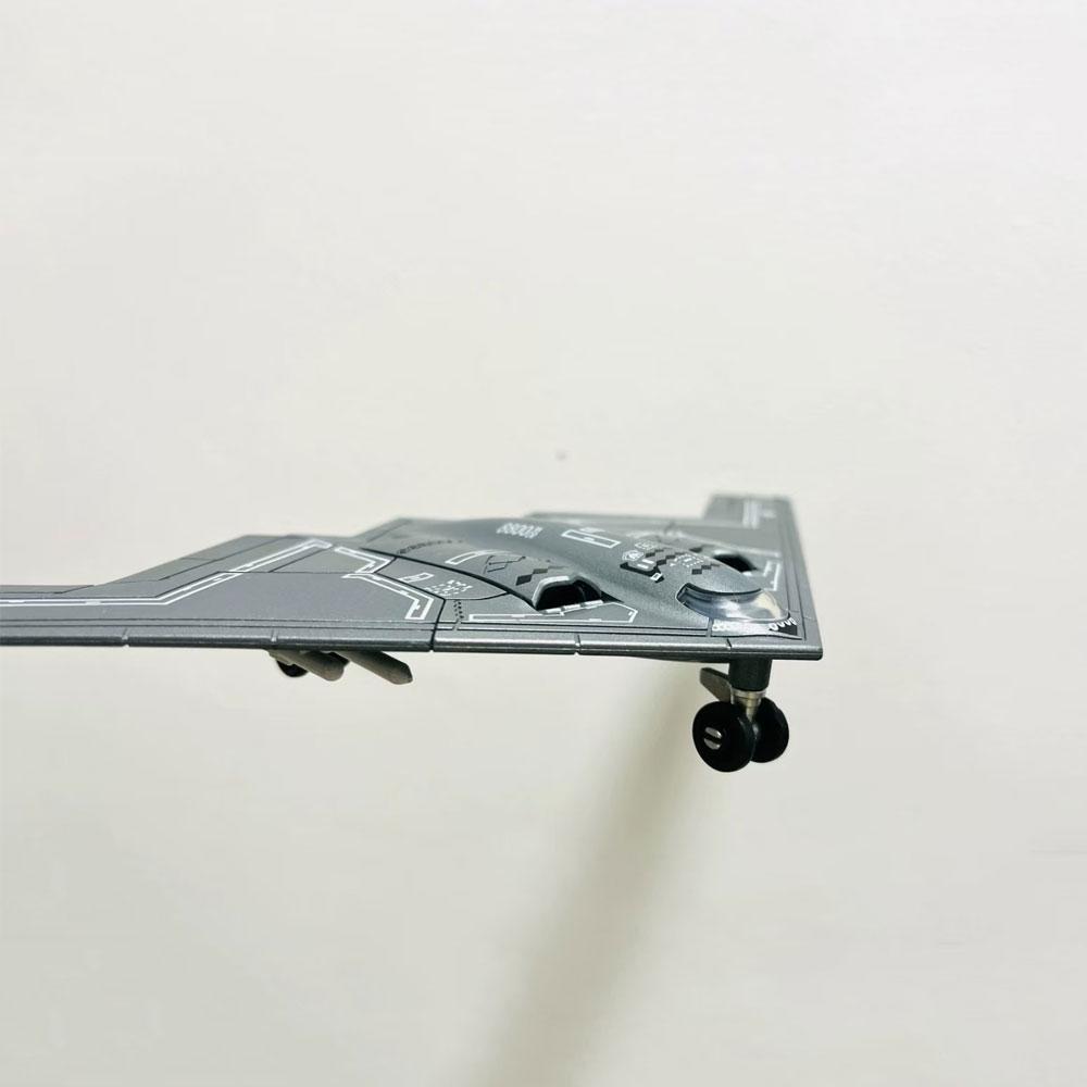 The B2 Ghost Stealth Bomber Fighter Model ABS 1:200 Creative Military Series Plane Building Blocks Toys for Kids Christmas Gift