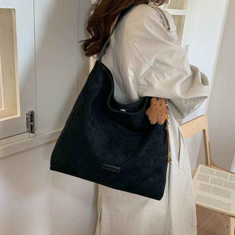 Ретро сумка женская большой вместимости 2025 новая осень и зима универсальная простая наплечная сумка текстурная сумка-тоут для поездок