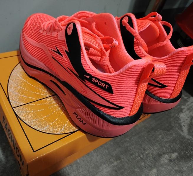 Новые кроссовки для бега летают. Сверхлегкие кроссовки для пар, модные кроссовки для молодежи, кроссовки для бега, кроссовки для проверки тела