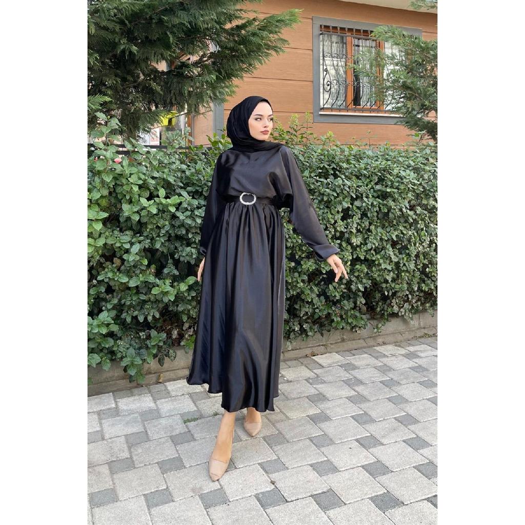 Атласное вечернее платье с эластичным поясом и поясом, темно-синее