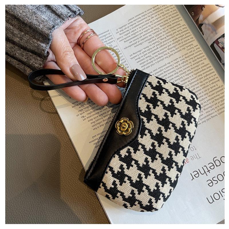 Новинка 2024 года, кошелек для монет с вышивкой «гусиные лапки», винтажный маленький кошелек с цветочным замком и брелоком, холщовый кожаный держатель для карт