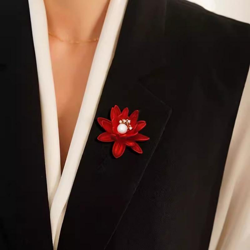 Lotus Brooch, High-end Women's Exquisite Pearl Brooch, Niche Design Sense Brooch