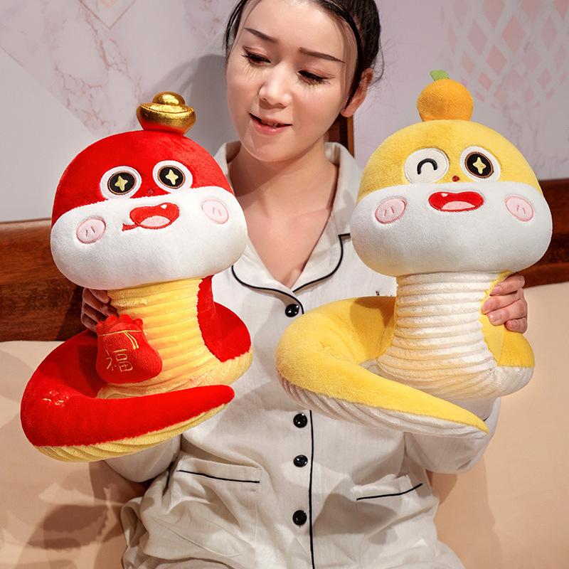 Новогодняя змея бежит плюшевый круг с защелкой Милая счастливая змея Новогодняя кукла Кукла Ежегодная вечеринка Подарок на Новый год