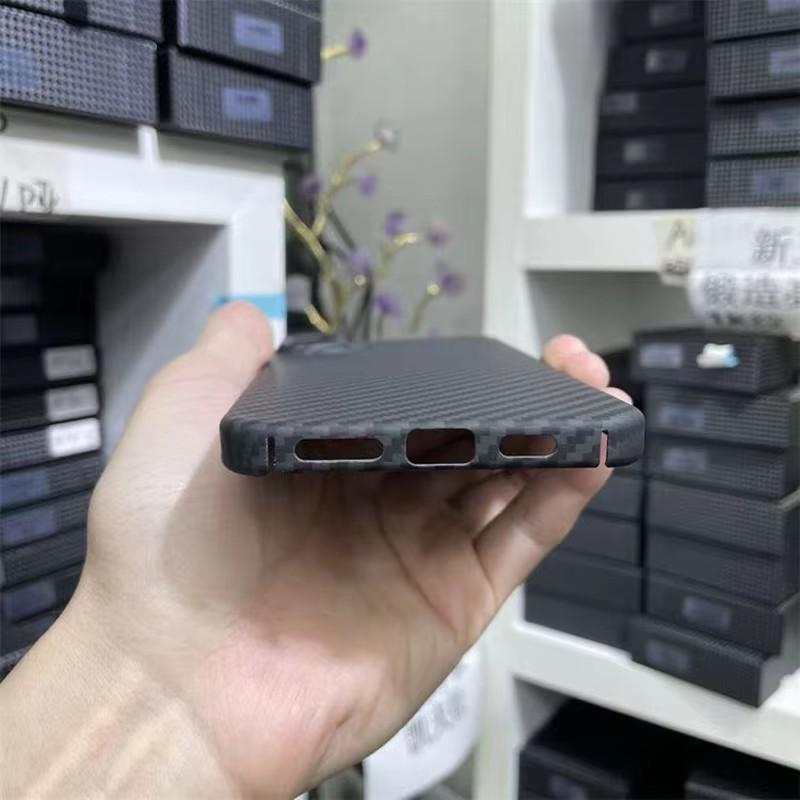 Чехол из настоящего карбона для iPhone 16 16 Plus Ультратонкая задняя крышка из арамидного волокна для iPhone 16/ 16Plus Чехол Карбоновый Люкс